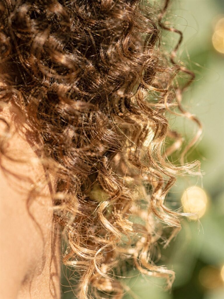 Densidad y grosor del cabello: por qué importan más de lo que crees - Planeta Rulos